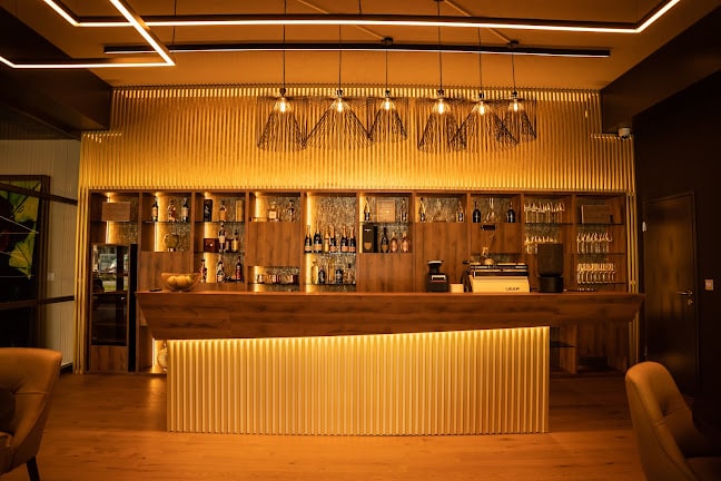 Lounge und Bar im Showroom Autowelt Schweiz
